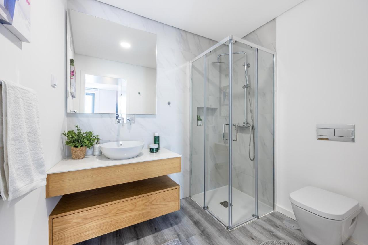 Frontline Seaview Apartment Budens Extérieur photo